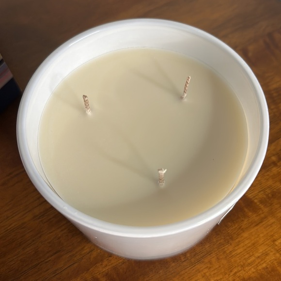 Trina Turk Champagne Rose Scented Candle 3-Wick Glass Jar In Box - Picture 9 of 12